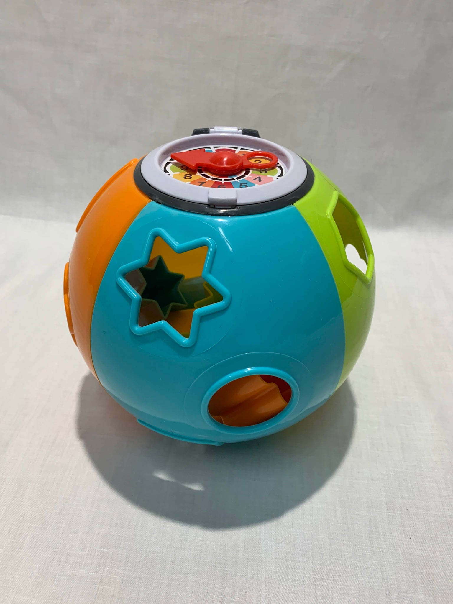 Sorteerimispall kellaga