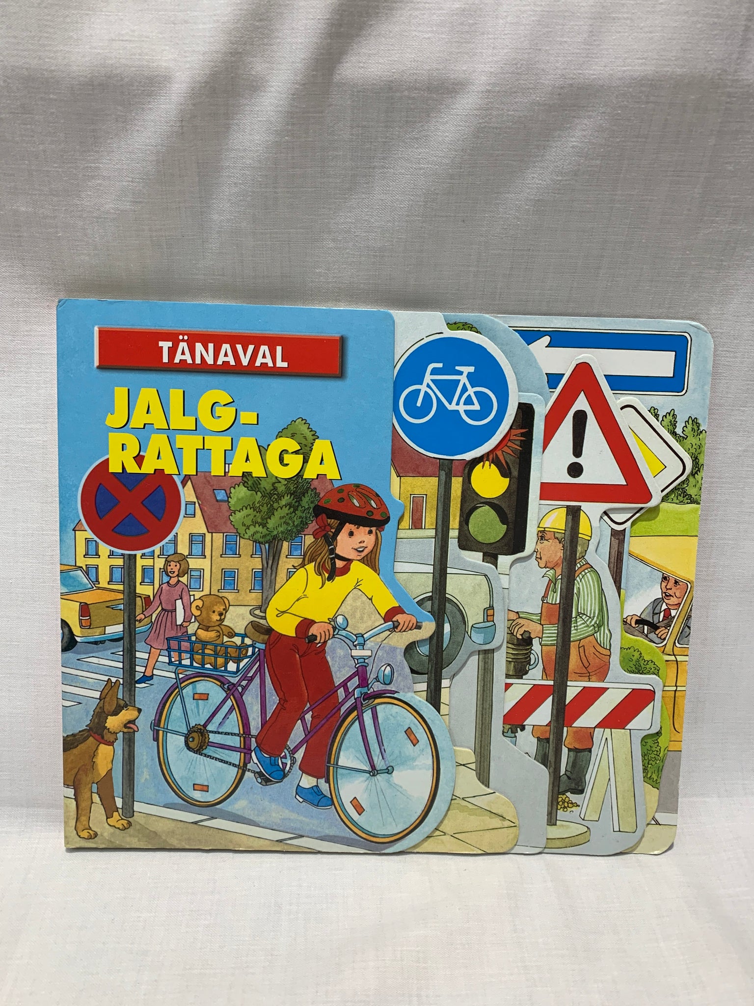 Liiklusraamat "Tänaval jalgrattaga"